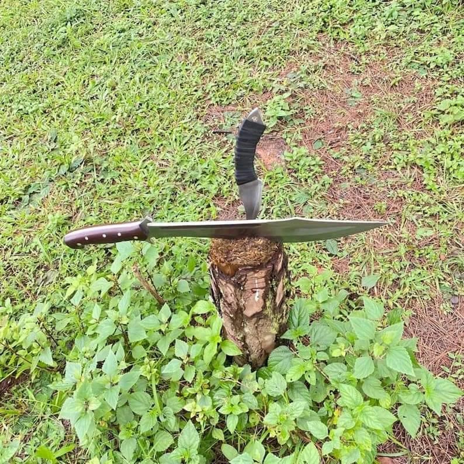 Hand-Forged Carbon Steel Machete: 20" Bushcraft Tool with Rosewood Handle