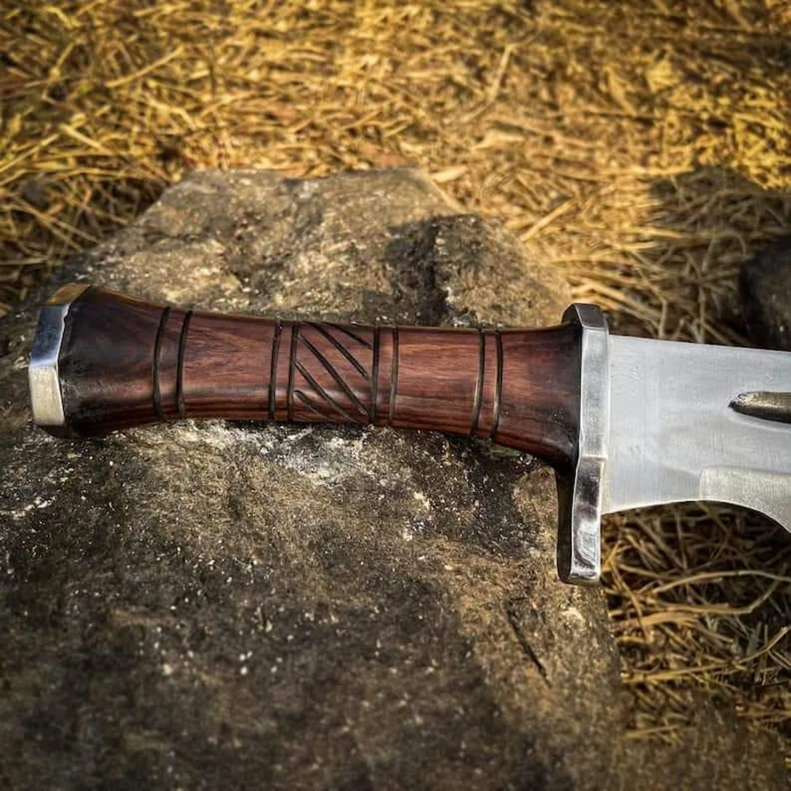 Handmade High Carbon Steel Bowie Knife: Rosewood Handle, Leather Sheath