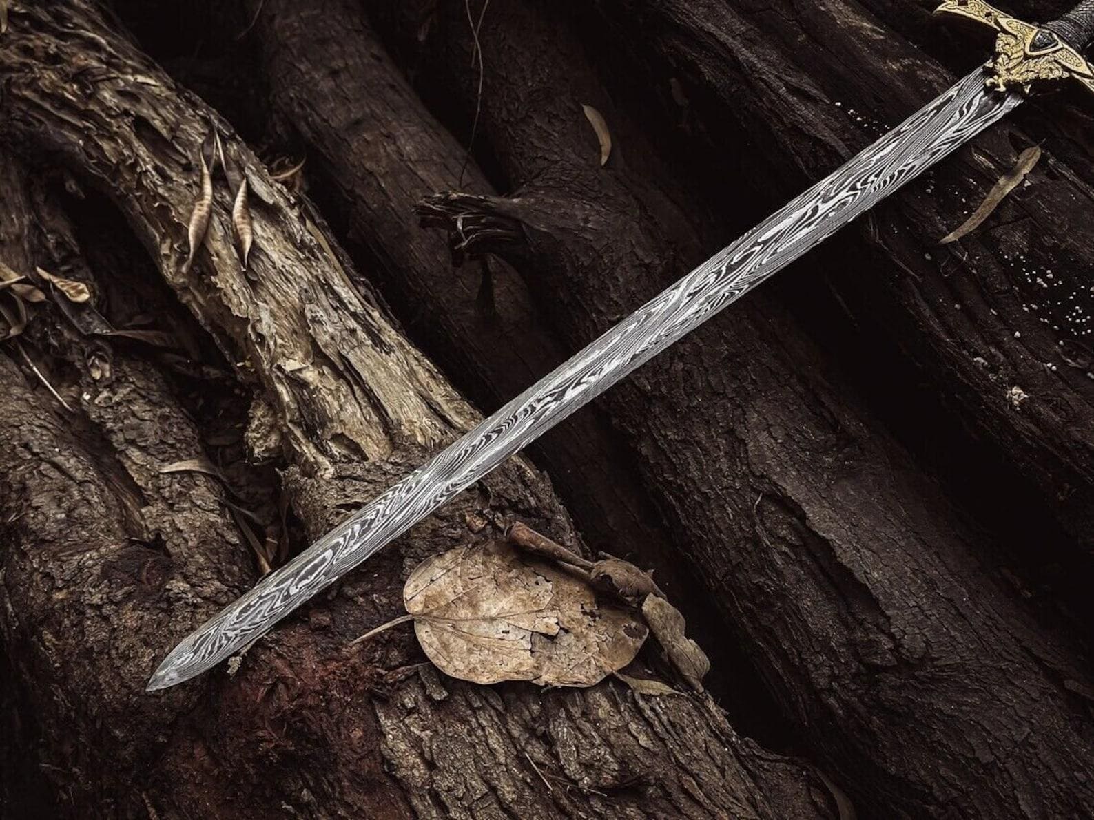 Handmade Damascus Steel Templar Sword: Medieval Knight Replica
