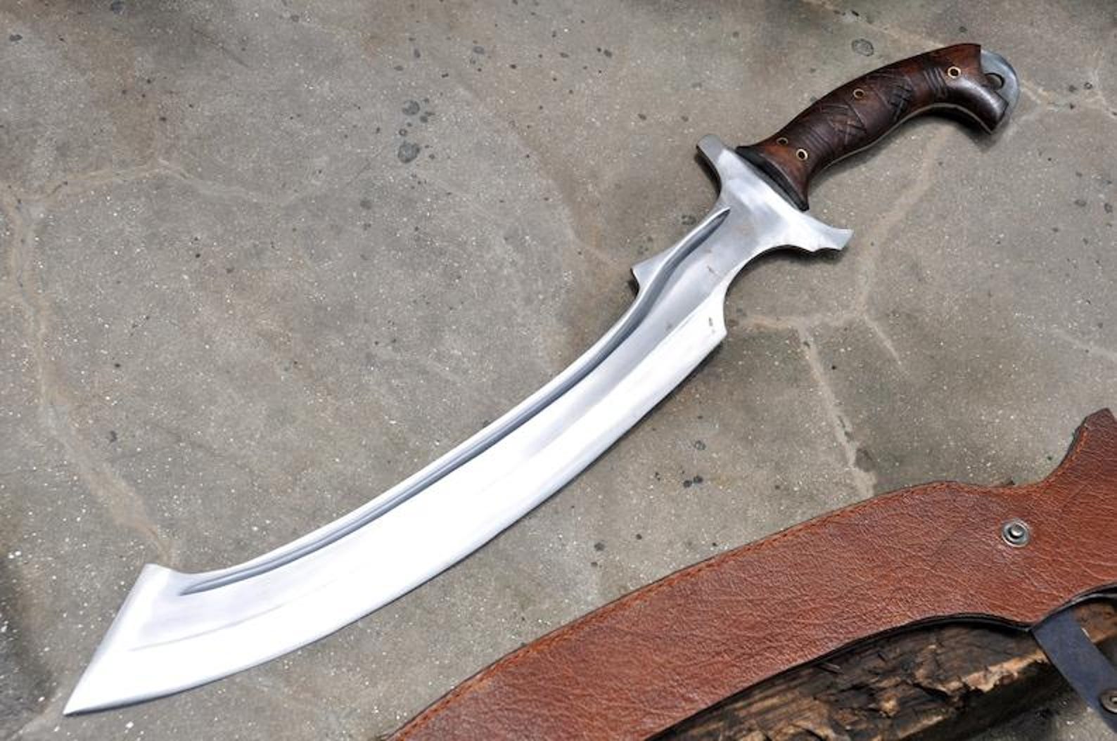 Hand-Forged Egyptian Khopesh: Tempered Carbon Steel, Leather Cover