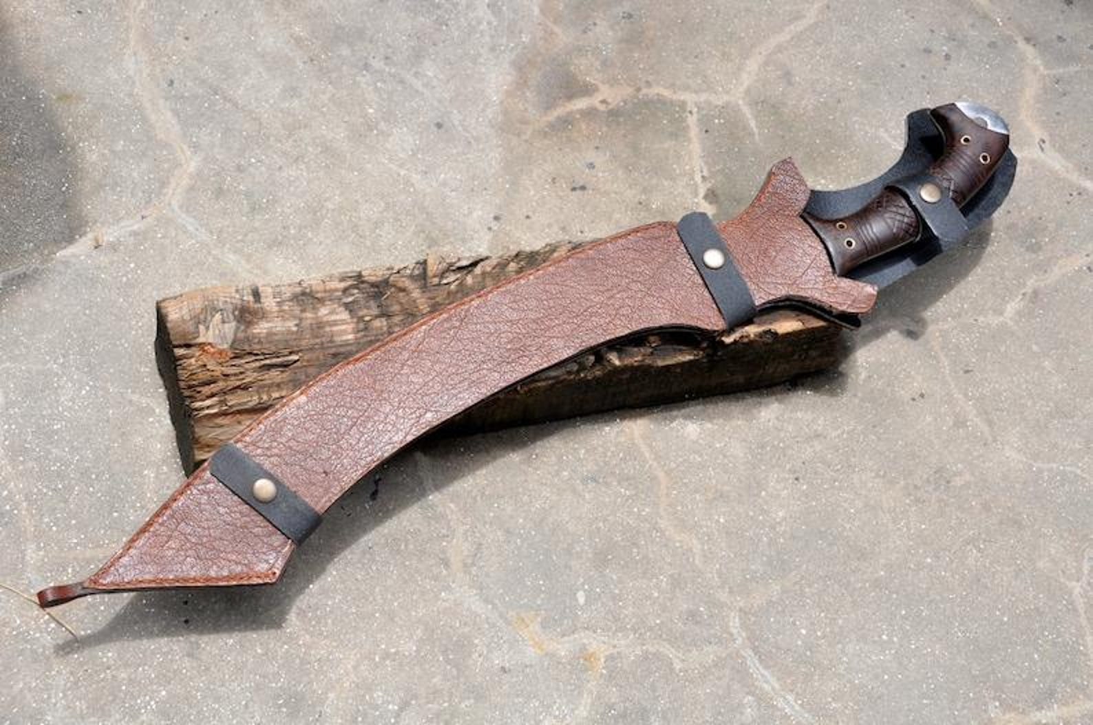 Hand-Forged Egyptian Khopesh: Tempered Carbon Steel, Leather Cover