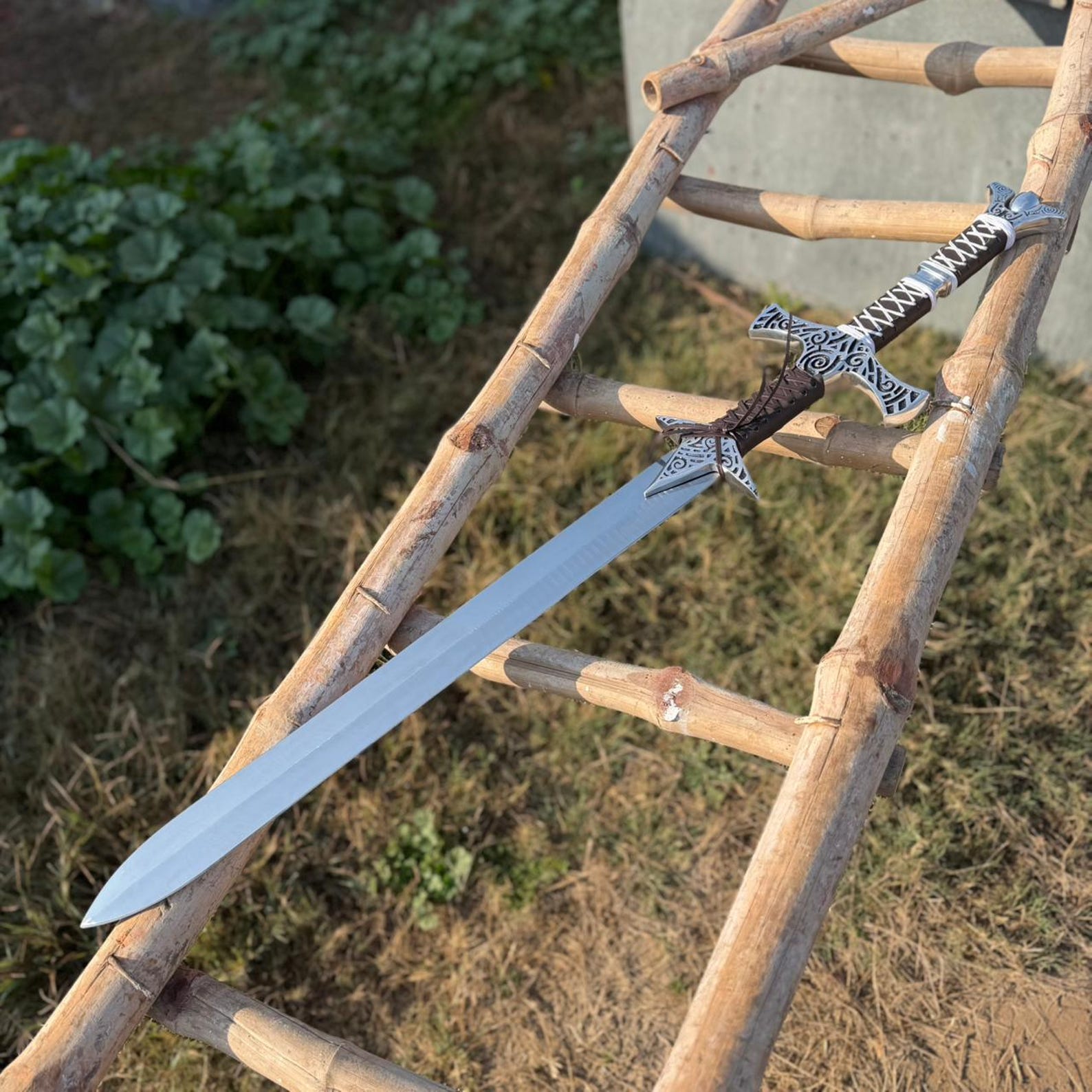 Handmade High Carbon Steel Skyrim Sword Replica – 35" Fantasy Decor
