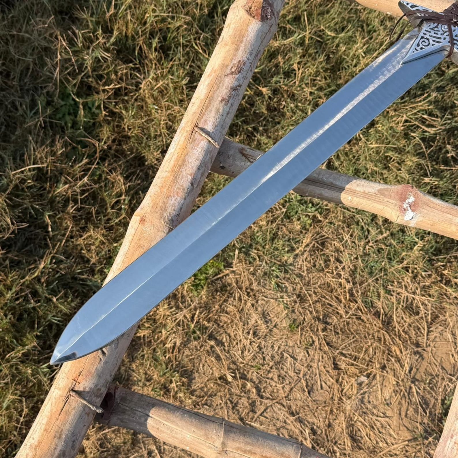 Handmade High Carbon Steel Skyrim Sword Replica – 35" Fantasy Decor