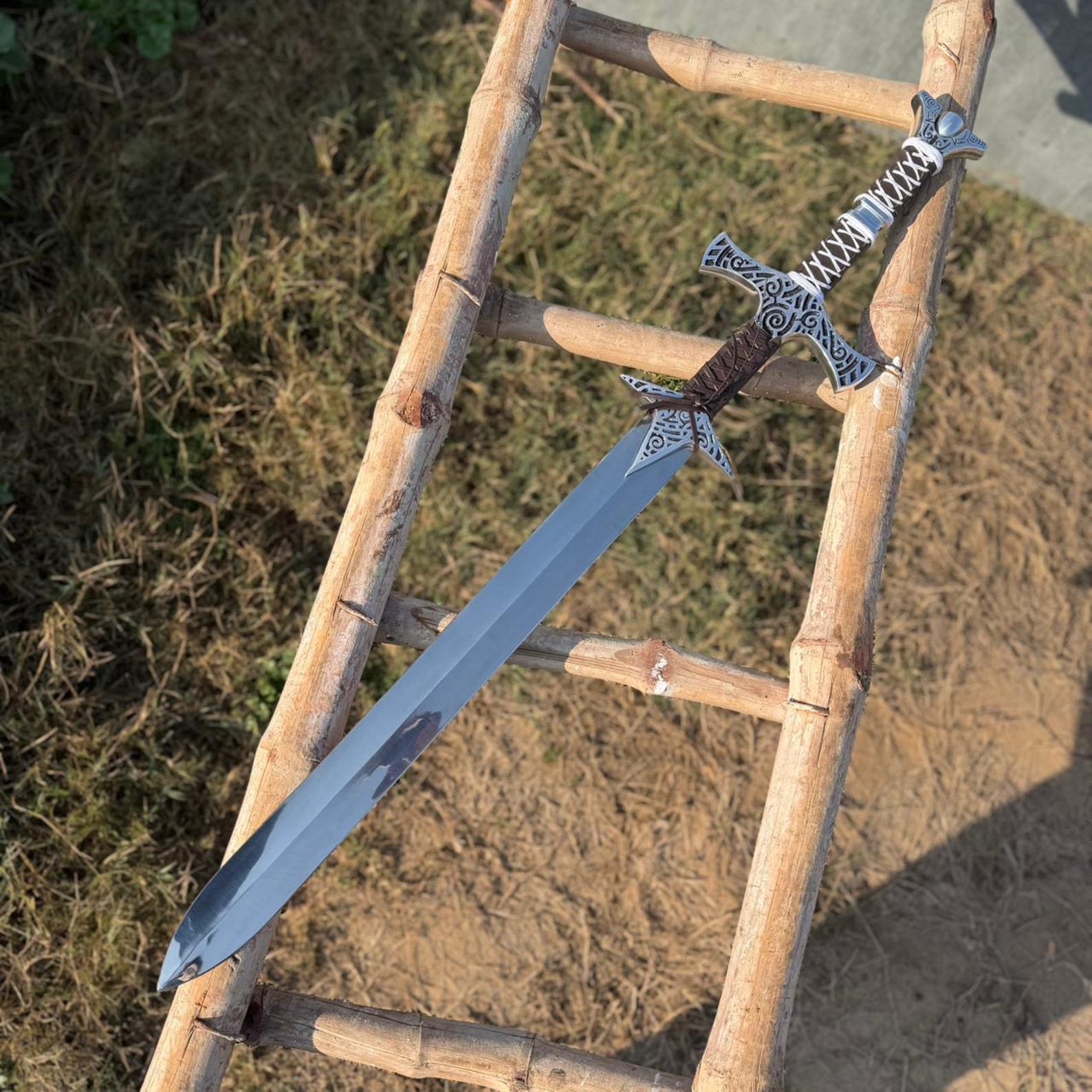 Handmade High Carbon Steel Skyrim Sword Replica – 35" Fantasy Decor